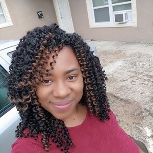 Meet your Posher, Kenisha